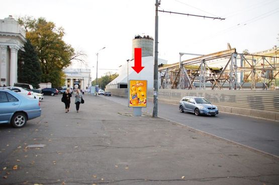 Фото рекламної площини за адресою Яворницкого пр. (бывш. Маркса пр.), 93, Дом Профсоюзов, парк им. Глобы, из центра