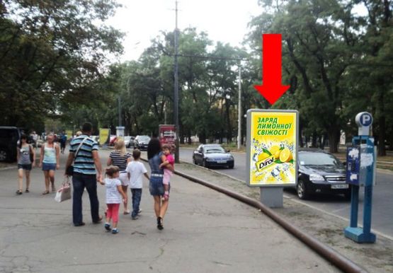 Фото рекламной плоскости по адресу Яворницкого пр. (бывш. Маркса пр.), парк им. Глобы, из центра Фото рекламной плоскости по адресу Яворницкого пр. (бывш. Маркса пр.), парк им. Глобы, из центра