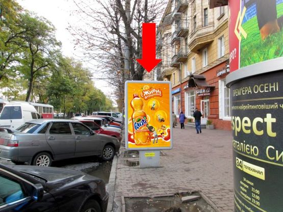 Фото рекламної площини за адресою Яворницкого пр. (бывш. Маркса пр.), 117 / Пастера ул., магазин "Collin's"