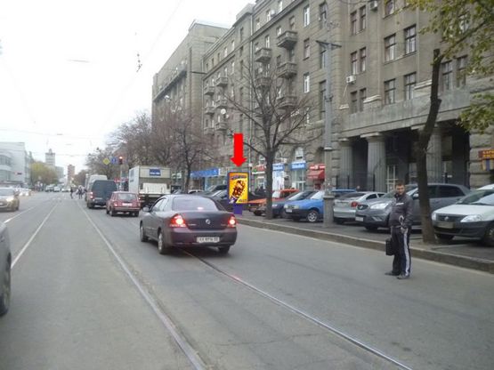 Фото рекламной плоскости по адресу Котляра ул. (бывш. Красноармейская ул.), 8/10, возле центра обслуживания абонентов "Киевстар", на светофоре Фото рекламной плоскости по адресу Котляра ул. (бывш. Красноармейская ул.), 8/10, возле центра обслуживания абонентов "Киевстар", на светофоре