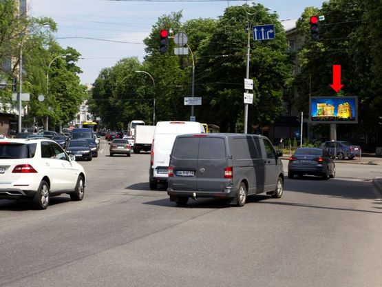 Фото рекламної площини за адресою Московская ул. / Цитадельная ул., на светофоре, в сторону Славы пл.