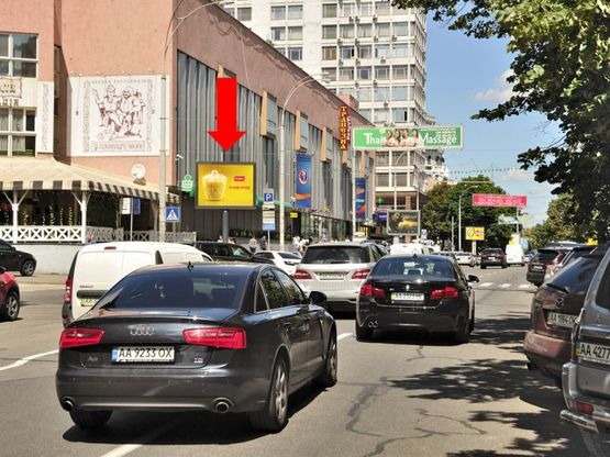 Фото рекламной плоскости по адресу Омеляновича-Павленка ул. (бывш. Суворова ул.), 18/ 20, супермаркет "Сильпо", ресторан "У хромого пола", в сторону Славы пл.