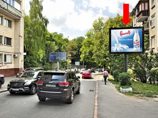 Фото рекламной плоскости по адресу Кловский спуск, 9/2, в сторону ст. м. "Кловская"