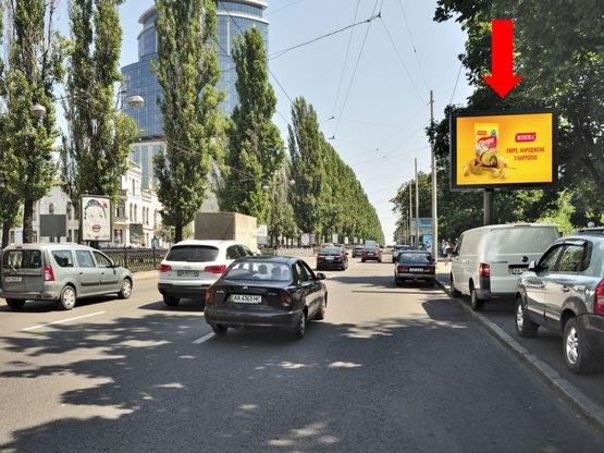 Фото рекламної площини за адресою Шевченко бул., 36, напротив, в сторону Крещатик ул.