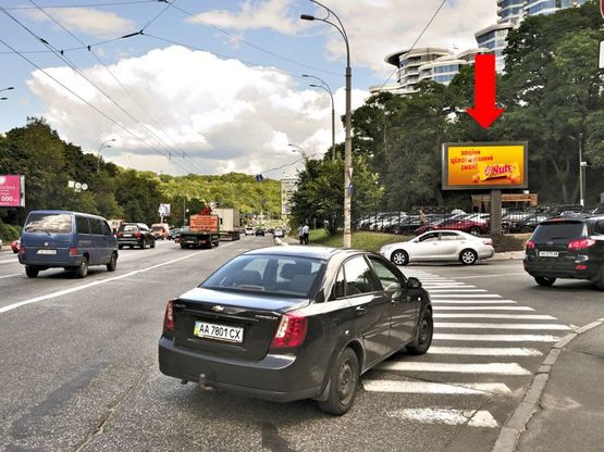 Фото рекламної площини за адресою Дружбы Народов бул., 38 / Кургановская ул., в сторону мост Патона