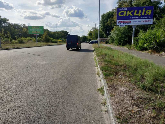 Фото рекламної площини за адресою Сумгаитская ул./Можайского ул. (въезд/выезд на Киев, большой траснпортный поток)