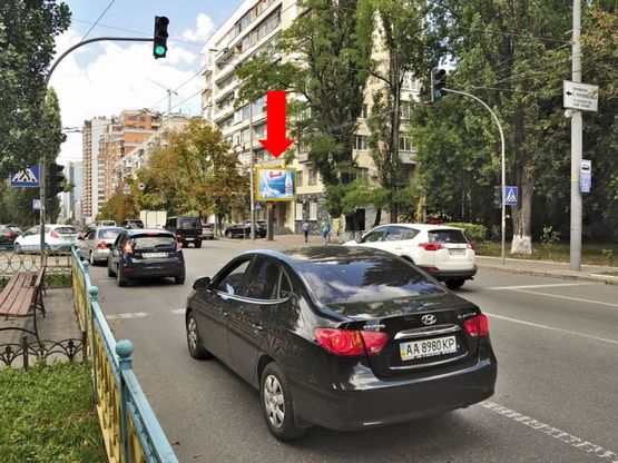 Фото рекламної площини за адресою Украинки бул., 11 / Новогоспитальная ул. (бывш. Щорса пер.), на светофоре, в сторону Бассейная ул.