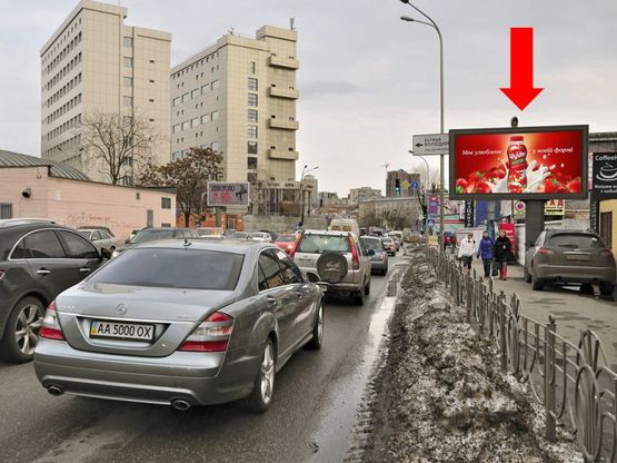 Фото рекламной плоскости по адресу Короленковская ул., 4 / Владимирская ул., на светофоре, в сторону Малевича ул. (бывш. Боженка ул.)