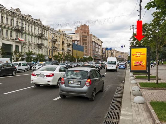 Фото рекламной плоскости по адресу Крещатик ул., 29, возле магазина "Mark&amp;Spencer", "Roshen"