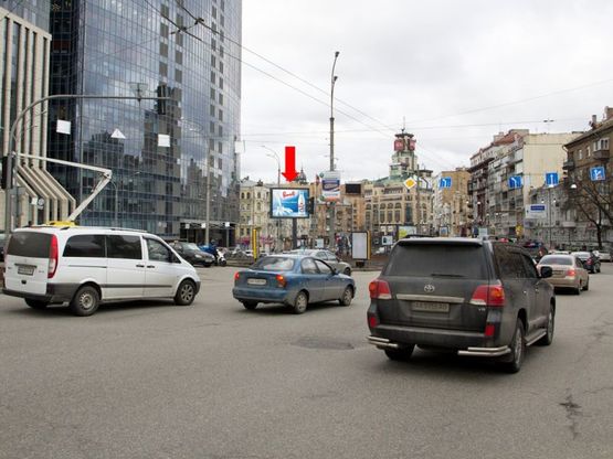 Фото рекламной плоскости по адресу Бассейная ул. / бул. Украинки/ ул. Мечникова, разделитель, ТРЦ "Gulliver", на светофоре, в сторону ул. Крещатик Фото рекламной плоскости по адресу Бассейная ул. / бул. Украинки/ ул. Мечникова, разделитель, ТРЦ "Gulliver", на светофоре, в сторону ул. Крещатик