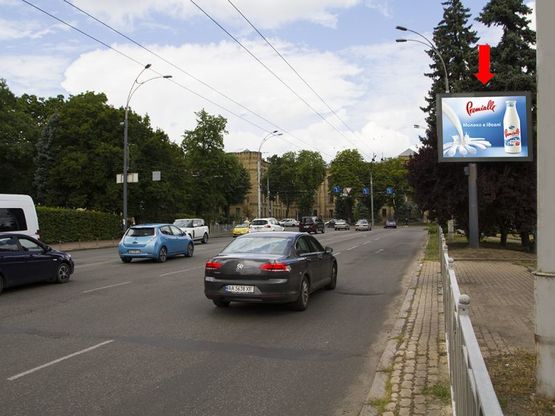 Фото рекламної площини за адресою Соломенская пл., на светофоре, в сторону Воздухофлотского  пр.