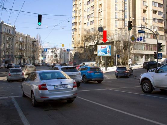 Фото рекламної площини за адресою Саксаганского ул. / ул. Тарасовская, в сторону пл. Победы