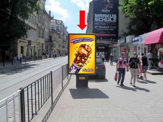 Фото рекламної площини за адресою Дорошенка ул., 2, остановка, в сторону Бандеры ул.