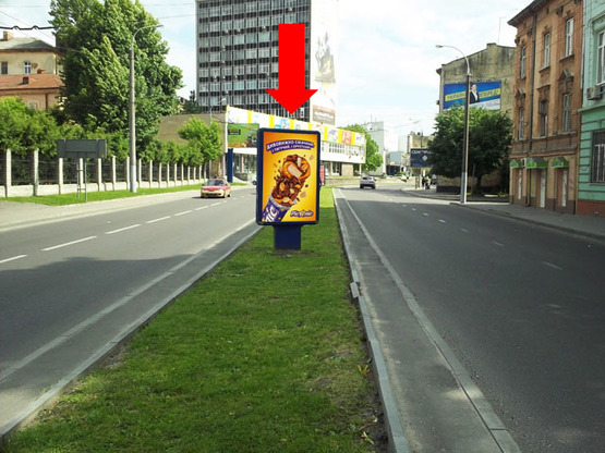 Фото рекламної площини за адресою Черновола пр., 39 / Под Дубом ул., разделитель, в центр