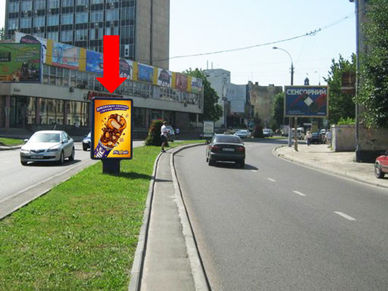 Фото рекламной плоскости по адресу Черновола пр. / Детько ул., разделитель, в центр Фото рекламной плоскости по адресу Черновола пр. / Детько ул., разделитель, в центр