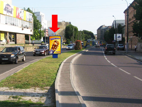 Фото рекламной плоскости по адресу Черновола пр., 31, разделитель, возле клуба "Malevych", в центр Фото рекламной плоскости по адресу Черновола пр., 31, разделитель, возле клуба "Malevych", в центр