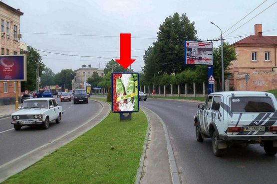 Фото рекламной плоскости по адресу Черновола пр., 31, разделитель, возле клуба "Malevych", из центра Фото рекламной плоскости по адресу Черновола пр., 31, разделитель, возле клуба "Malevych", из центра