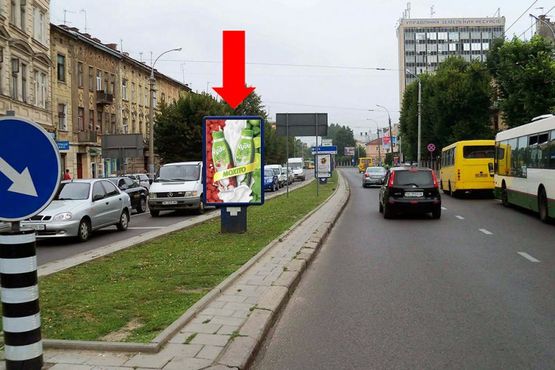 Фото рекламной плоскости по адресу Черновола пр., 9 / Зерновая ул., разделитель, возле отеля "Львов", в центр