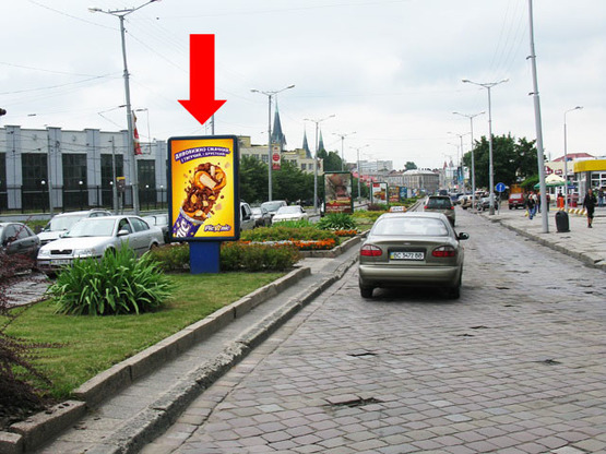 Фото рекламной плоскости по адресу Черновицкая ул., разделитель, в центр Фото рекламной плоскости по адресу Черновицкая ул., разделитель, в центр