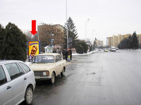 Фото рекламної площини за адресою Свободы пр. - ул. Минайская, пл. Кирила и Мефодия, возле церкви