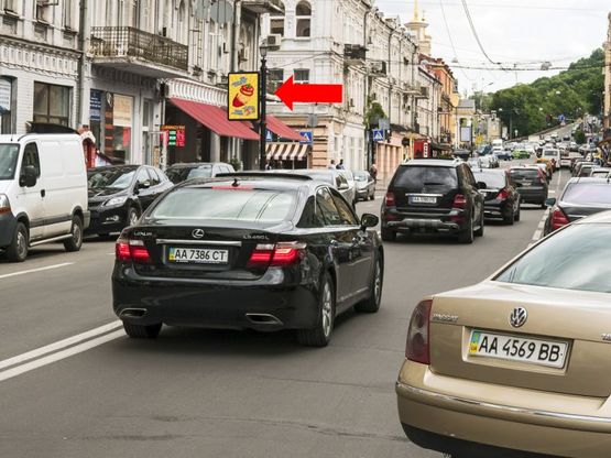 Фото рекламной плоскости по адресу Сагайдачного ул., 10 / ул. Игоревская, в сторону Почтовая пл.