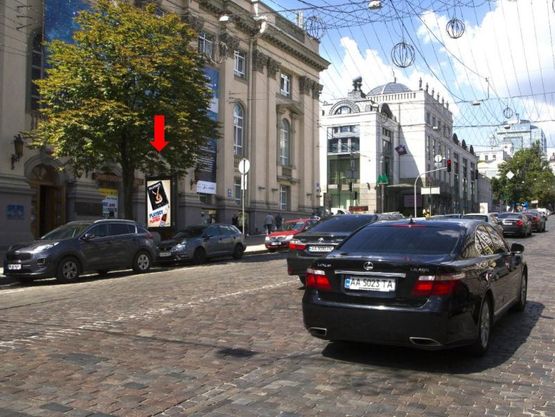 Фото рекламной плоскости по адресу Хмельницкого ул., 5/15, возле ст. м. "Театральная", театра Л. Украинки, в сторону ул. Владимирская