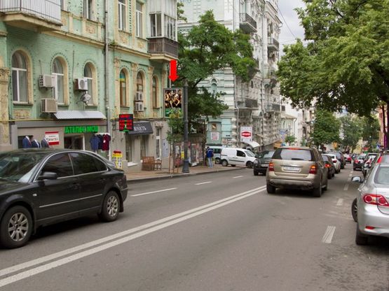 Фото рекламної площини за адресою Михайловская ул., 24а, в сторону Майдана Незалежности