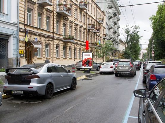 Фото рекламной плоскости по адресу Терещенковская ул., 11, напротив парка Т. Шевченко, в сторону ул. Толстого