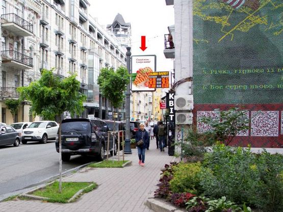 Фото рекламной плоскости по адресу Б. Житомирская ул. / Гончара ул., на светофоре, в сторону ул. Крещатик
