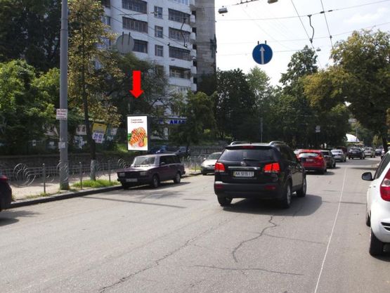 Фото рекламной плоскости по адресу Б. Житомирская ул., 33 / ул. Стретинская, в сторону пл. Львовская