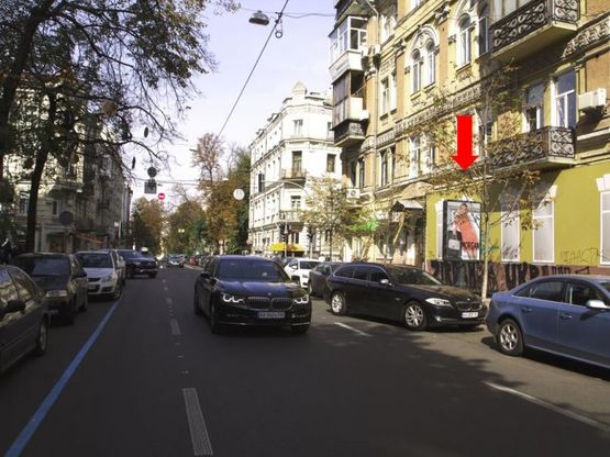 Фото рекламной плоскости по адресу Ярославов Вал ул., 28, возле кафе "Paul" и отеля "Radisson Blu",, в сторону пл. Львовская Фото рекламной плоскости по адресу Ярославов Вал ул., 28, возле кафе "Paul" и отеля "Radisson Blu",, в сторону пл. Львовская