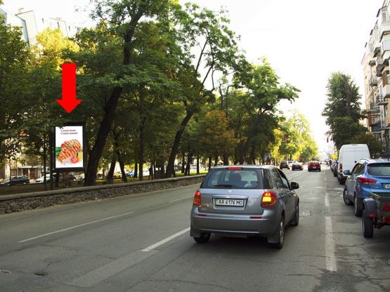 Фото рекламної площини за адресою Верхний Вал ул., 52, бульварная часть, в сторону ул. Почайнинской