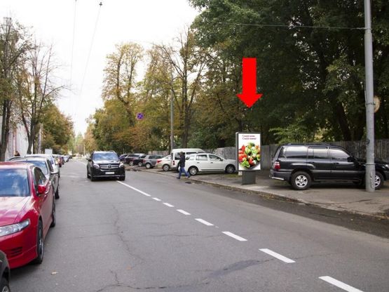Фото рекламной плоскости по адресу Московская ул., 8, напротив, в сторону ст. м. «Арсенальная»