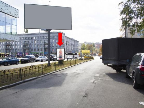 Фото рекламной плоскости по адресу Гаврилишина ул. (бывш. ул. Василевской), 1, разделитель, напротив супермаркета "Сильпо", ТРЦ "Smart Plaza", в сторону пр. Победы