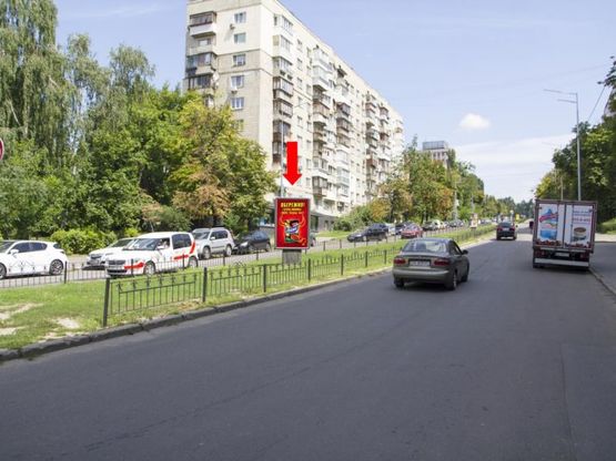 Фото рекламної площини за адресою Гаврилишина ул. (бывш. ул. Василевской), 8 / ул. Ярмолы, разделитель, возле магазина "АТБ", "Рода", в сторону Лукьяновки