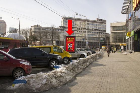 Фото рекламной плоскости по адресу Сечевых стрельцов ул., 8Б / Львовская пл., возле супермаркета "Billa", из центра Фото рекламной плоскости по адресу Сечевых стрельцов ул., 8Б / Львовская пл., возле супермаркета "Billa", из центра