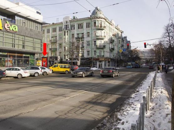 Фото рекламной плоскости по адресу Сечевых стрельцов ул., 8Б / Львовская пл., возле супермаркета "Billa", в центр Фото рекламной плоскости по адресу Сечевых стрельцов ул., 8Б / Львовская пл., возле супермаркета "Billa", в центр