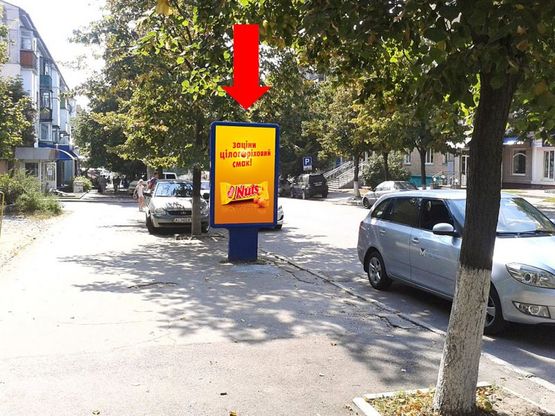 Фото рекламной плоскости по адресу Гончара О. ул., 10, возле "Компьютерного клуба"