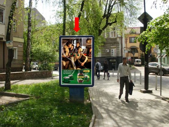 Фото рекламной плоскости по адресу Грушевского ул., возле автосалона "Renault"