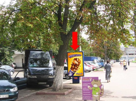 Фото рекламной плоскости по адресу Проскуровская ул., 46, возле ЦУМа, кукольного театра