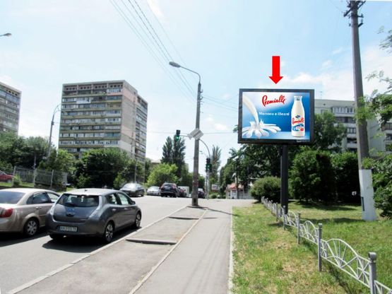 Фото рекламной плоскости по адресу Механизаторов ул. / ул. Соломенская, на светофоре, в сторону ул. Соломенской