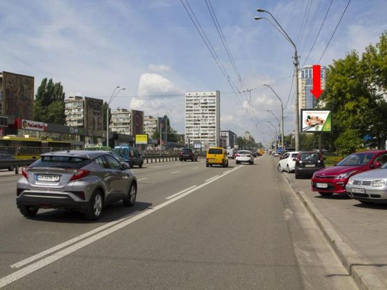 Фото рекламной плоскости по адресу Победы пр., 20, банки "ПУМБ", "Укрсиббанк", напротив магазинов "Интертоп", "Carlo Pazolini", "Adidas", из центра Фото рекламной плоскости по адресу Победы пр., 20, банки "ПУМБ", "Укрсиббанк", напротив магазинов "Интертоп", "Carlo Pazolini", "Adidas", из центра