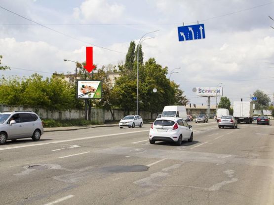 Фото рекламной плоскости по адресу Межигорская ул., 87 - ул. Электриков, на светофоре, из центра