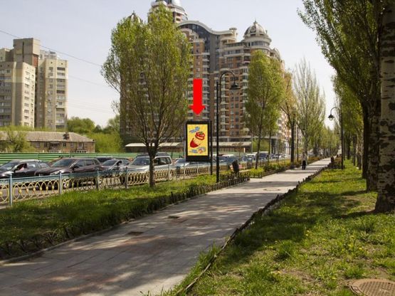 Фото рекламної площини за адресою Украинки бул., 7а, на светофоре, в сторону пл. Л. Украинки