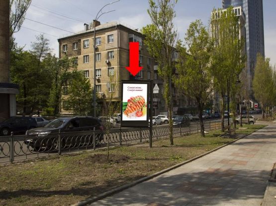 Фото рекламной плоскости по адресу Украинки бул., 6, в сторону ул. Крещатик