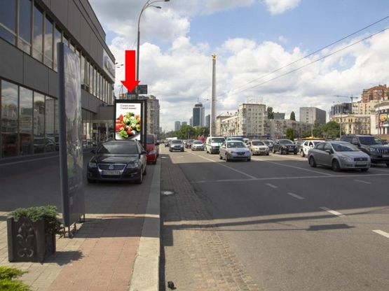 Фото рекламной плоскости по адресу Победы пл., 1, на светофоре, возле гостиницы "Лыбидь", в сторону Воздухофлотского моста