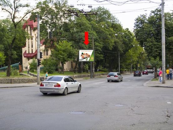 Фото рекламной плоскости по адресу Ильенко ул. (бывш. Мельникова ул.), 20 - ул. Древлянская, на светофоре, в центр Фото рекламной плоскости по адресу Ильенко ул. (бывш. Мельникова ул.), 20 - ул. Древлянская, на светофоре, в центр