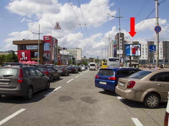 Фото рекламной плоскости по адресу Ползунова ул., 6, возле ресторана KFC, Южного жд вокзала, в сторону Воздухофлотского пр.
