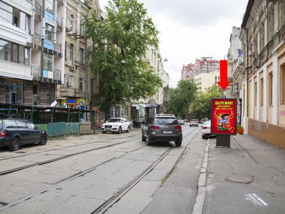 Фото рекламної площини за адресою Дмитриевская ул., 39 - ул. Павловская, на светофоре, в сторону Цирка