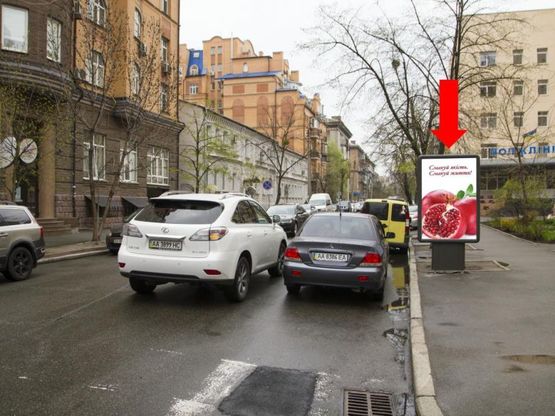 Фото рекламної площини за адресою Волошская ул., 47 - ул. Введенская, возле Поликлиники Подольского р-на, в сторону Нижнего вала